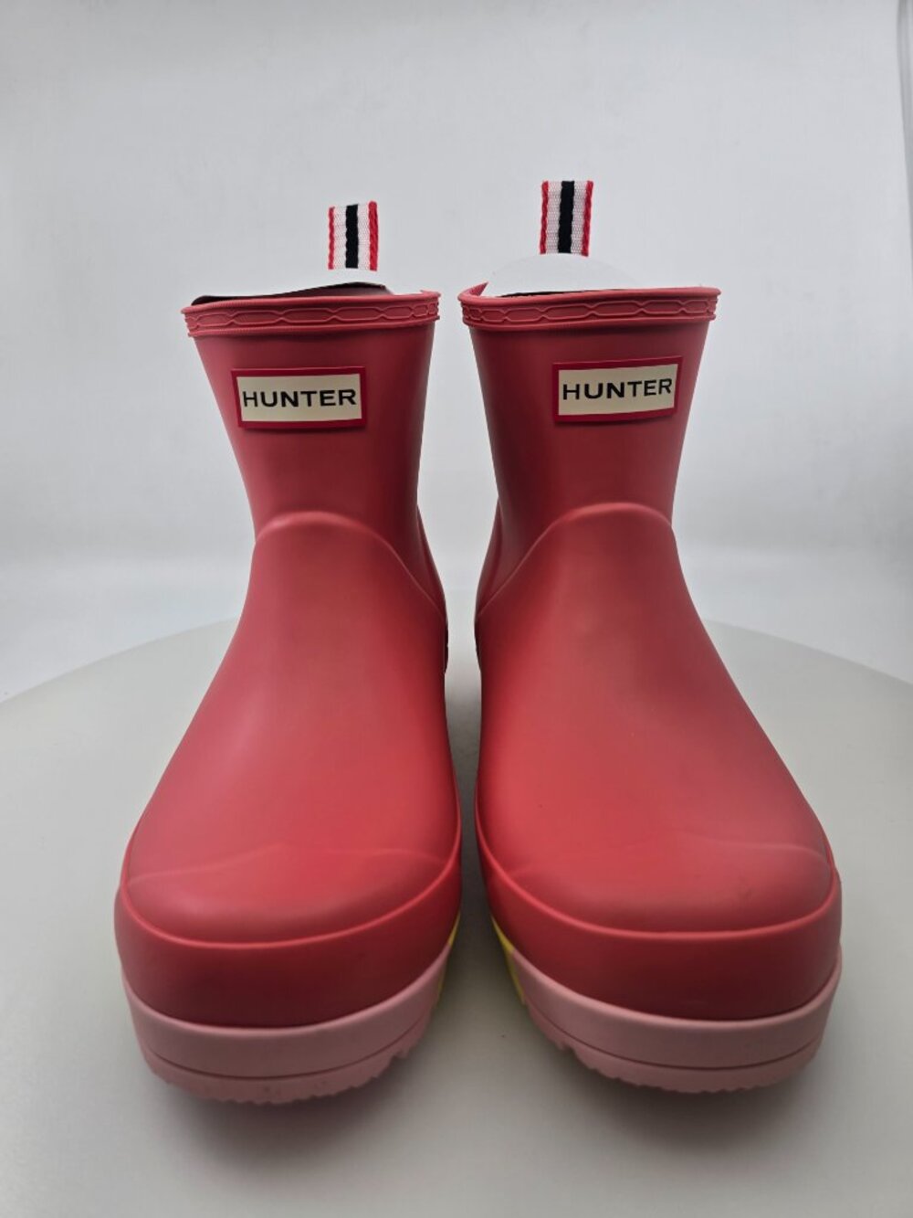HUNTER WOMAN PLAY SHORT STRIPE SOLE RAIN BOOTS / SIZE 7